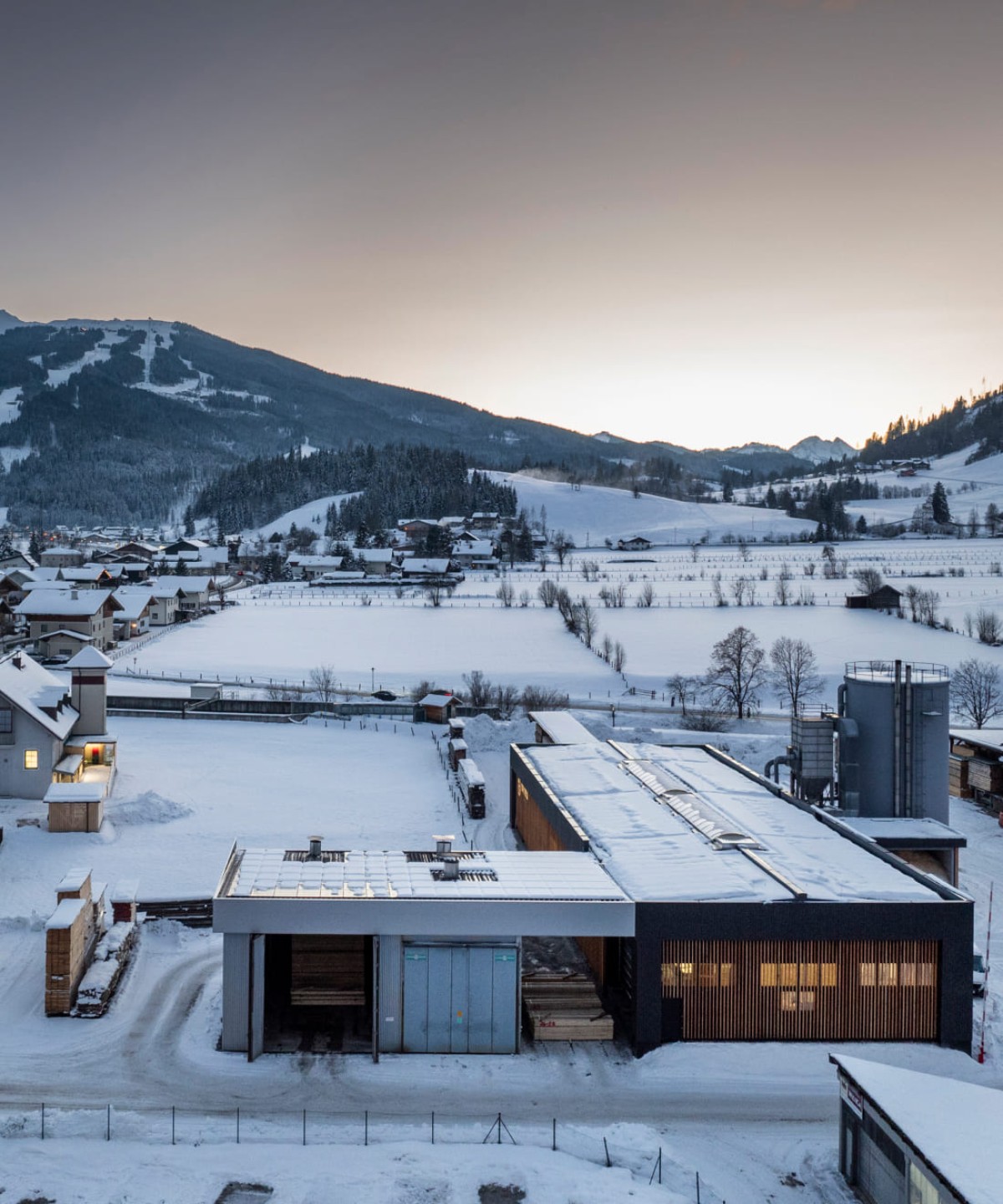 Dämmerungsansicht vom Hobelwerk Schnell in Reitdorf © Lorenz Masser Fotografie