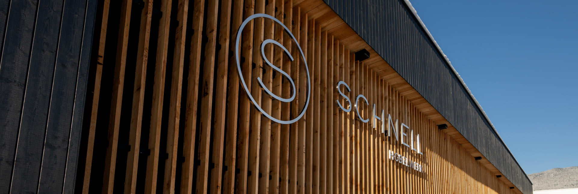 Detailaufnahme der Außenanlage am Hobelwerk Schnell im Salzburger Land © Lorenz Masser Fotografie