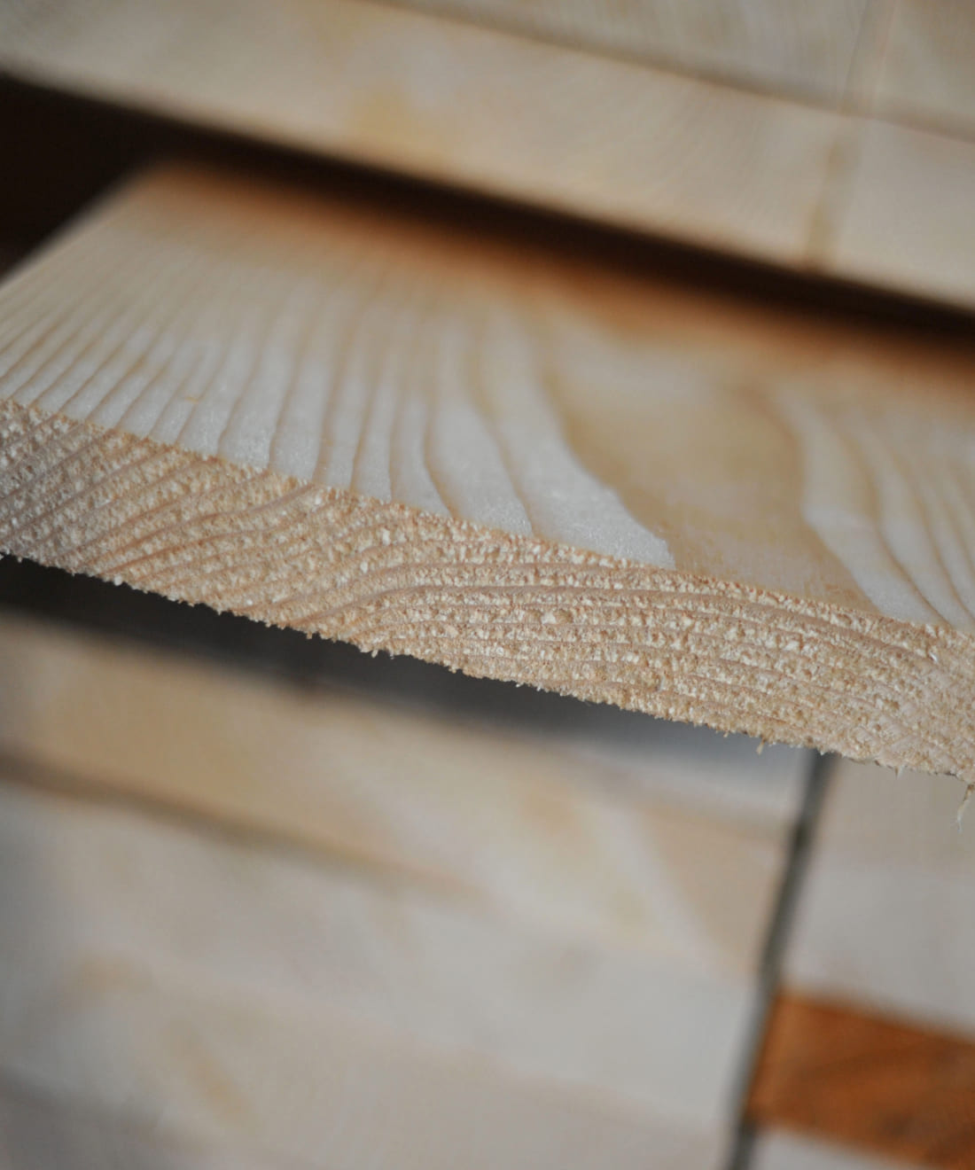 Detailaufnahme Glattkantbretter von Holz Schnell © Christine Höflehner